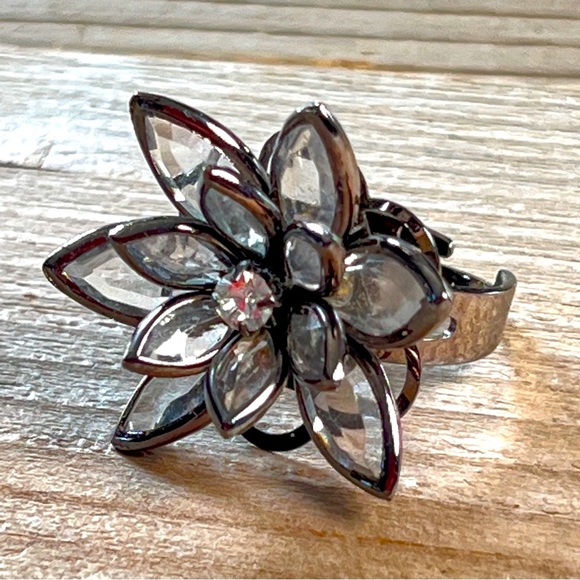 Crystal Facetted Lotus Flower Cocktail Ring - Picture 3 of 12